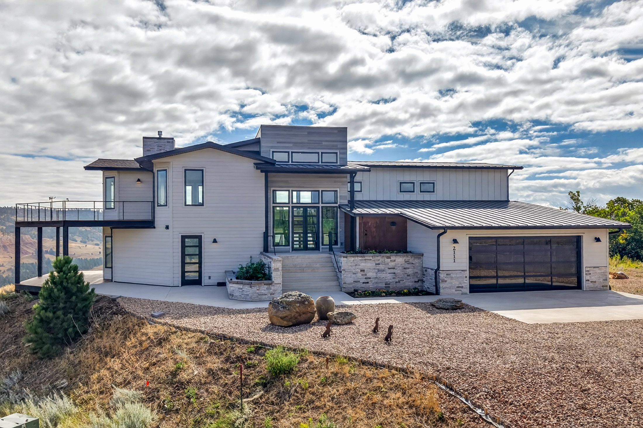 The front of 2111 Vantage Circle shows a stacked-stone entry
